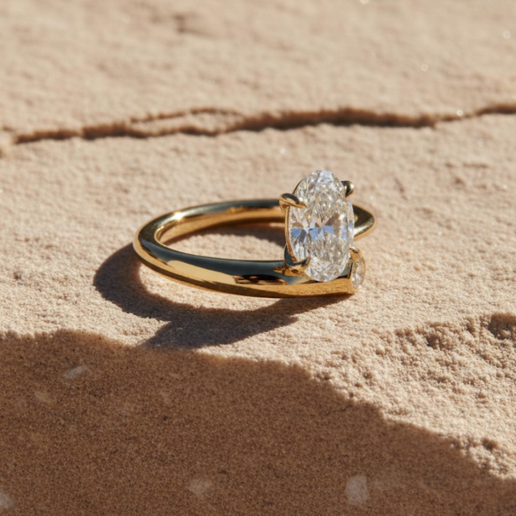 Best Seller Oval Cut Solitaire Engagement Ring / Oval Lab Grown Diamond Ring / Minimalist Ring / IGI Certified / Bypass Ring/ 14k Solid Gold