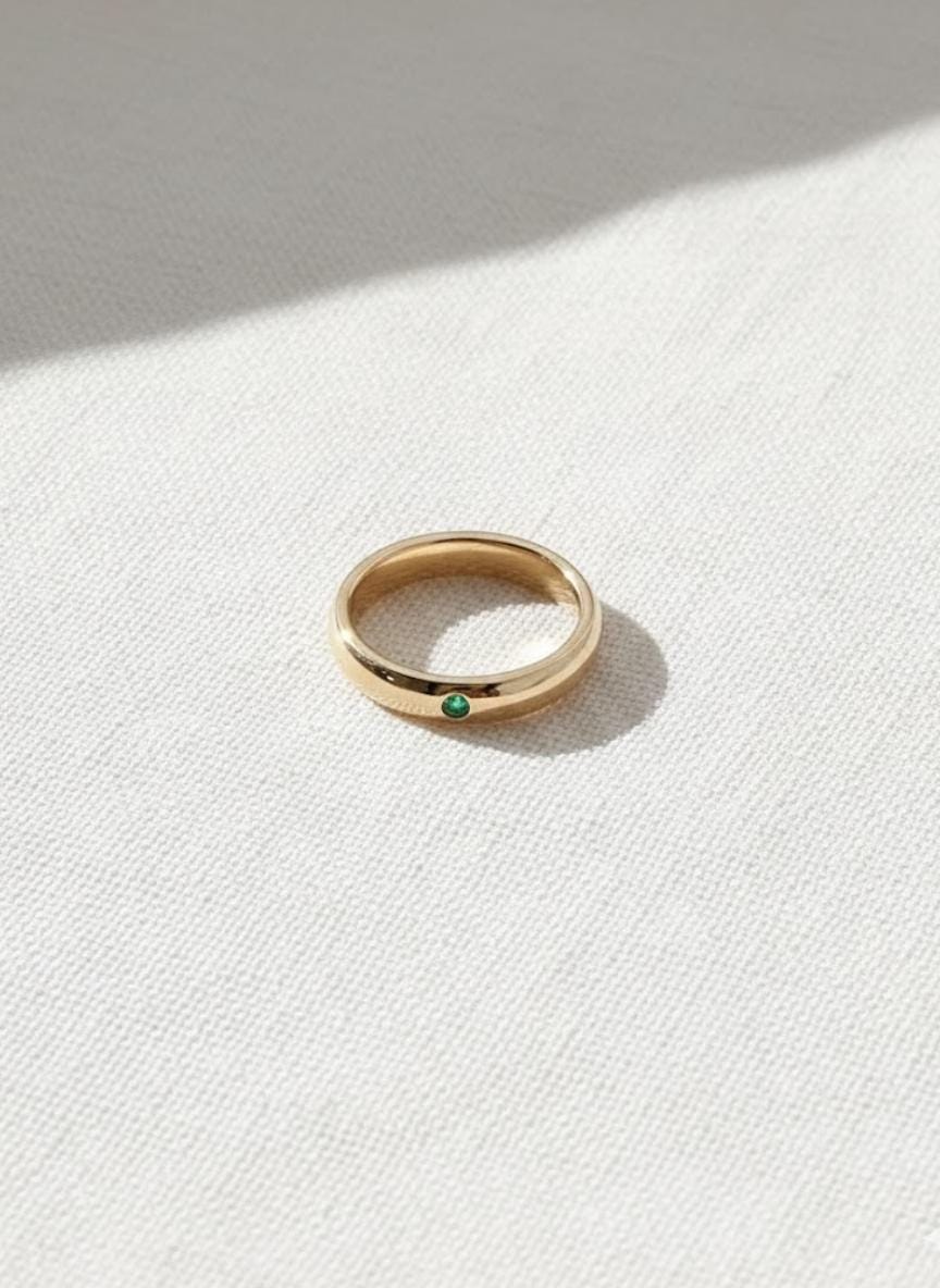 Emerald Ring / 14k Gold Single Emerald 0.10ctw Engagement Ring / Emerald Gemstone Ring / Stacking Natural Emerald Ring