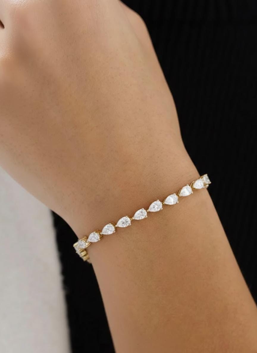 Pear Cut CVD Diamond Tennis Bracelet / Prong Set Eco Friendly Diamond Wedding Bracelet For Her / Lab Grown Diamond Bridal Bracelet